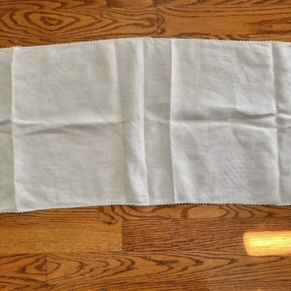 Vintage Handmade Linen Table Runner With Crochet Lace Tassel Trim - Picture 6 of 9